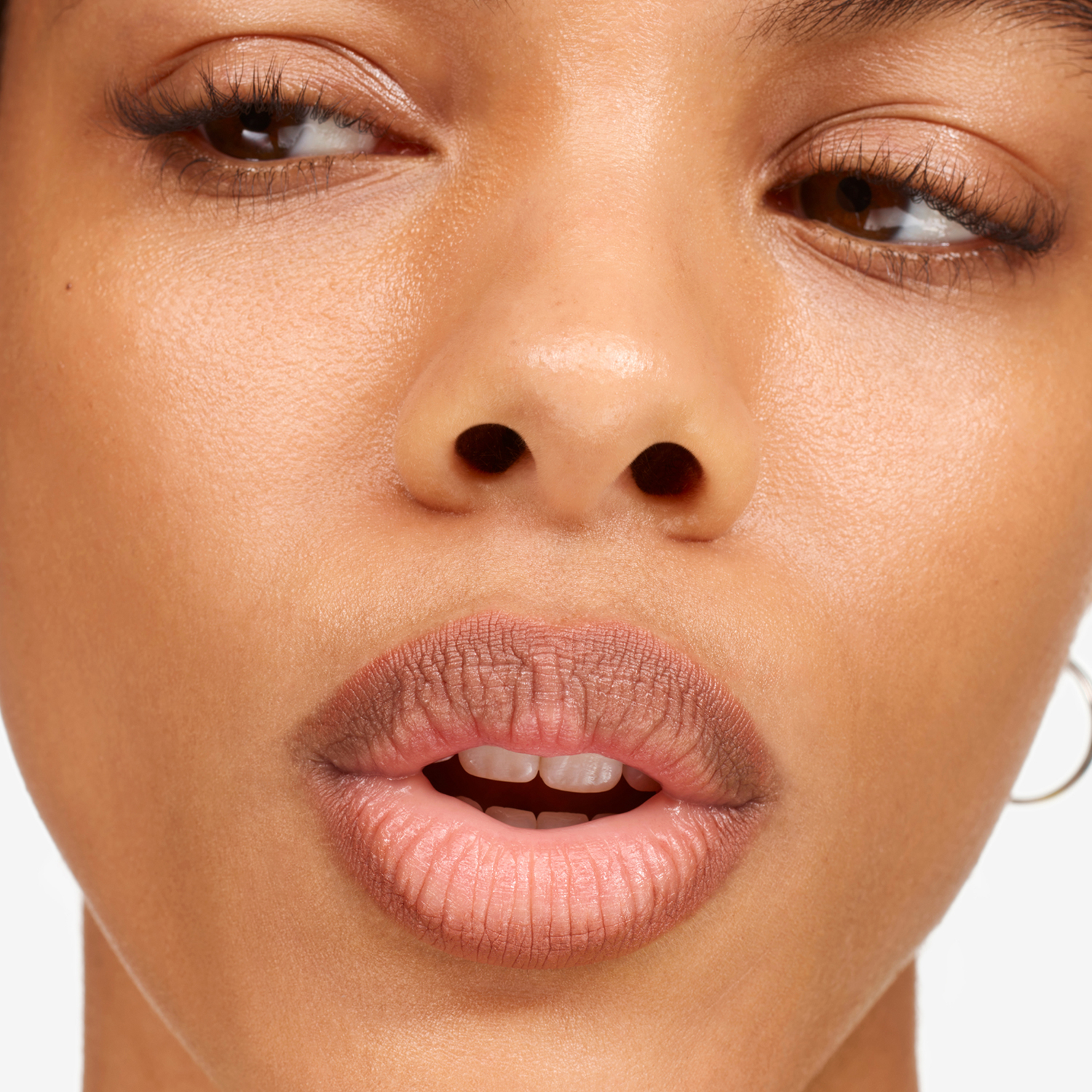 LIP LINE ENHANCING HYDRATING LONGWEAR (LÁPIZ DELINEADOR DE LABIOS CON EFECTO HIDRATANTE)